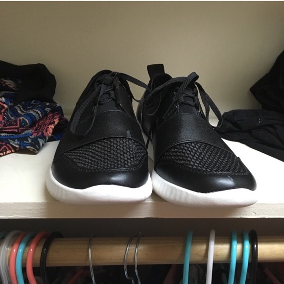 Torrid Black & Pink Metallic Sneakers 7.5 Wide - Picture 7 of 8